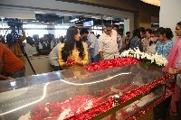Celebs Pay Last Respects to Superstar Krishna
